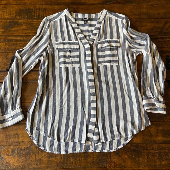 A.N.A. A New Approach Women PS Blouse V-Neck Roll Tab Sleeve 100% Rayon Striped - Picture 1 of 5
